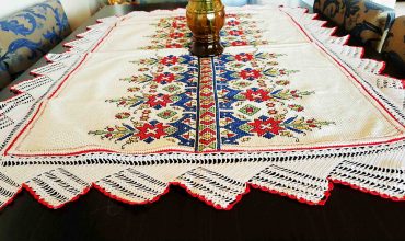 Antika İşlemeli Örtü