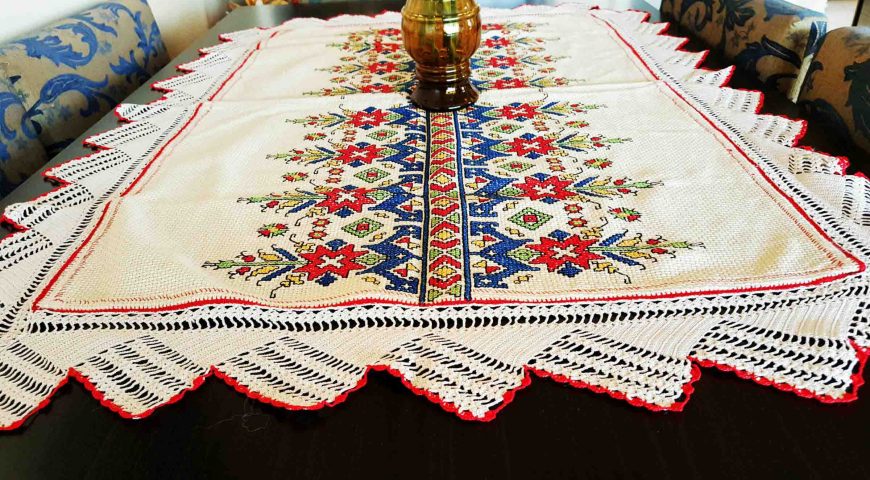 Antika İşlemeli Örtü